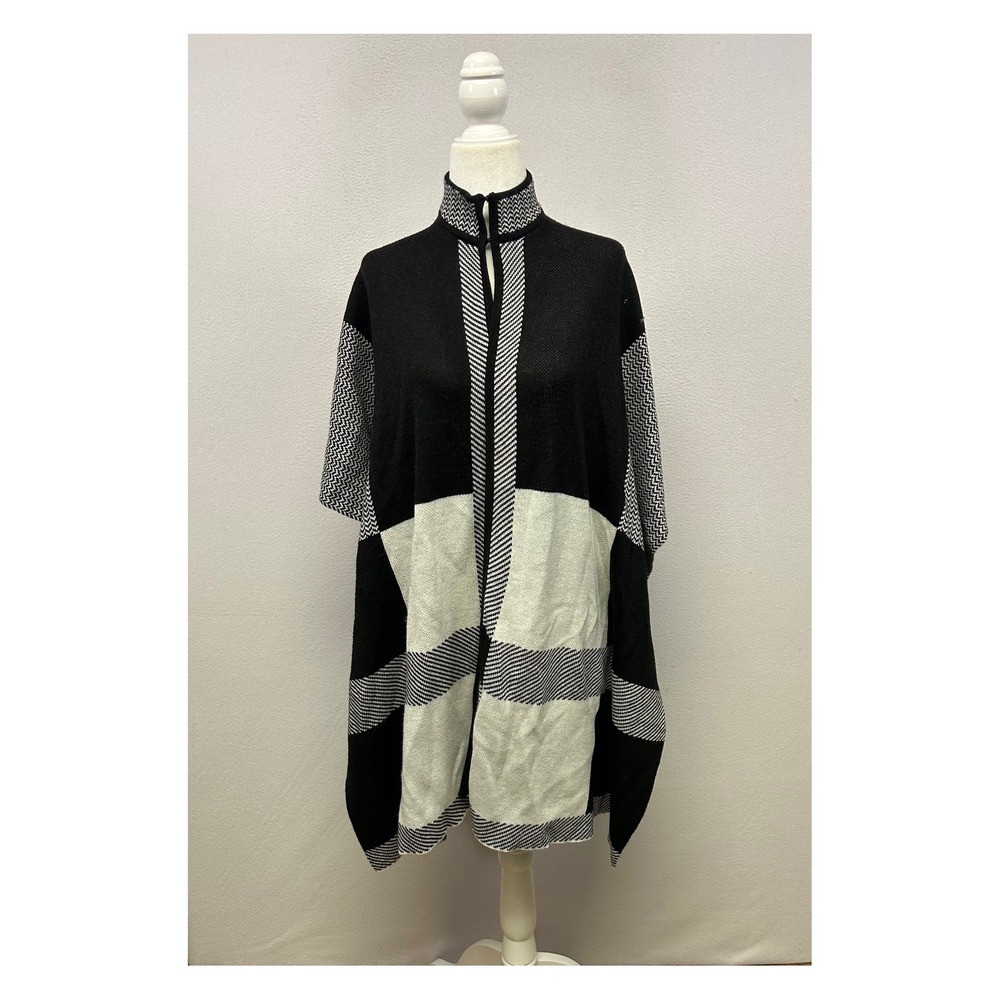 Geometric Mod Jones Studio Women S Black White Colorblock Knit Poncho Wrap